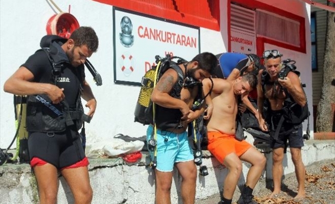 Dalgıçlar Denizin Dibinden Çöp Topladı