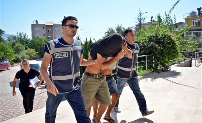 Demre’de Eroin Satıcılarına Suçüstü