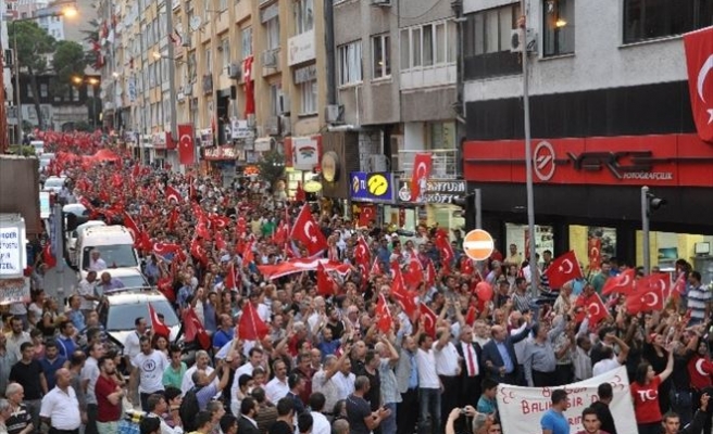 Balıkesir’de Şehide Saygı Teröre Lanet Yürüyüşü