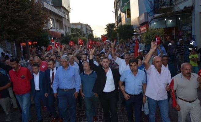 Akhisar Ülkü Ocakları Şehitler İçin Yürüdü