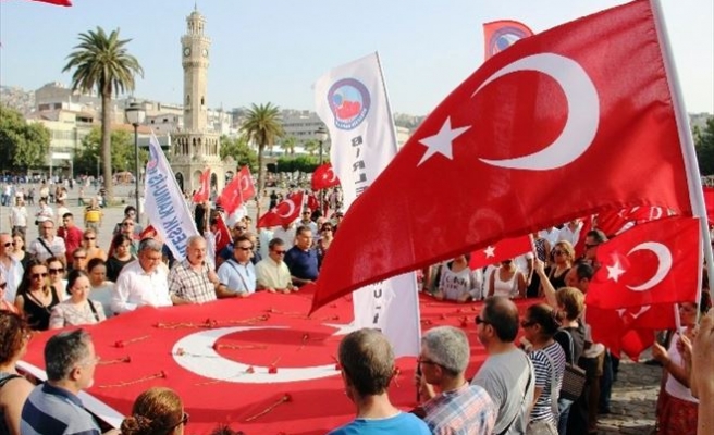 (Özel Haber) Terör Olayları Bayrak Satışlarını Arttırdı