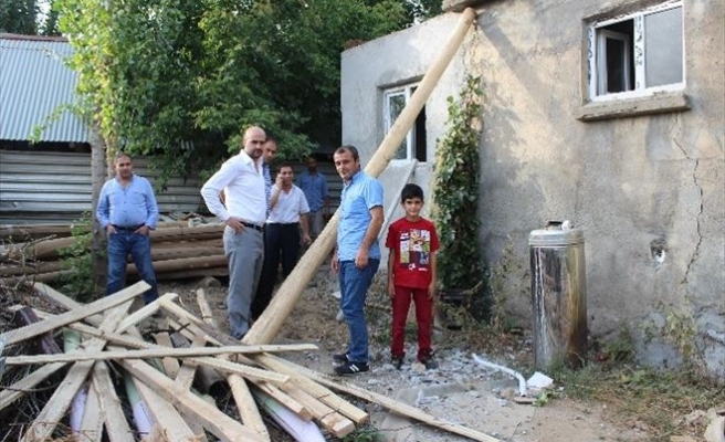 Evi Yıkılan İşitme Engelli Vatandaşa Yardım Eli Uzatıldı