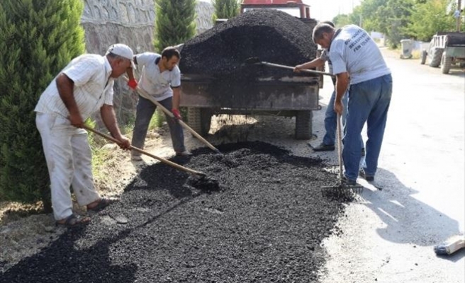 Burhaniye’de Asfalt Yama Seferberliği