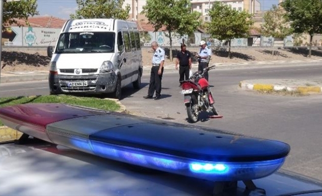 Minibüs Motosiklete Çarptı: 1 Yaralı