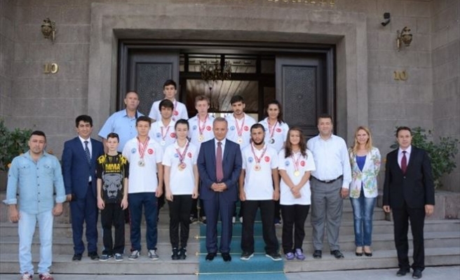Bonzaiden İlaçsız Kurtulup Şampiyon Oldular