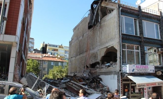 Üsküdar’da 5 Katlı Bina Çöktü