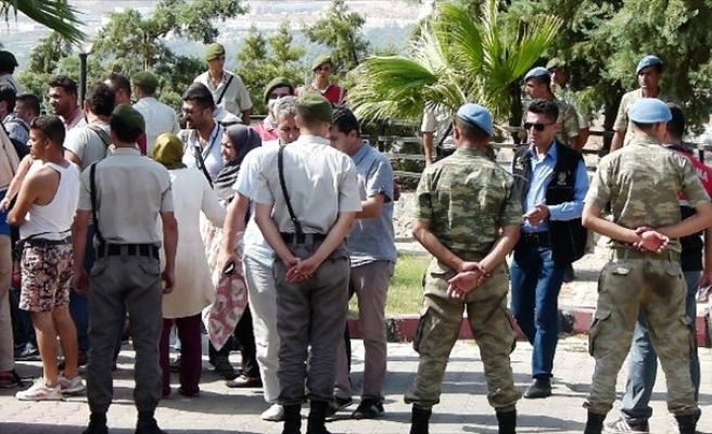 Göçmenler Geri Dönmemek İçin Jandarmaya Direndi