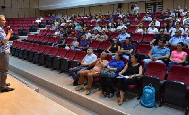Muratpaşa Belediye Personeli Ayrımcılığa Karşı Eğitim Alıyor