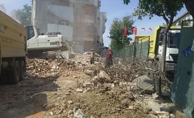Tonlarca Demir Dakikalar İçinde Tükendi