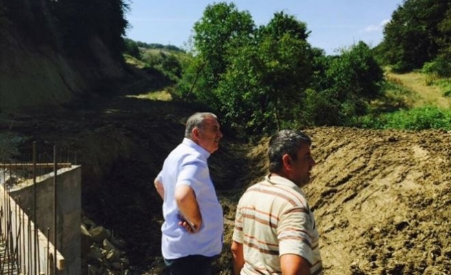 Esentepe’de Eski Köprü Kaldırıldı, Yeni Menfez Tamamlanıyor