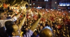 UŞAKLILAR DARBECİLERE KARŞI TEK YÜREK OLDU