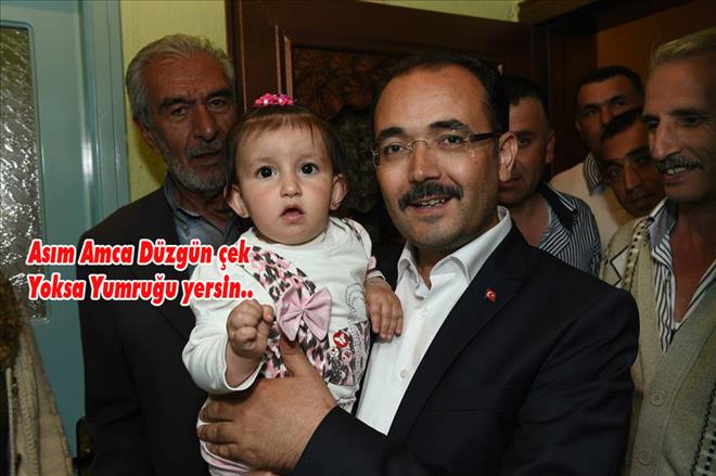 SİYASİ FOTO ŞAKA