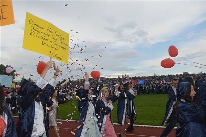 UŞAK ÜNİVERSİTESİNDE MEZUNİYET COŞKUSU