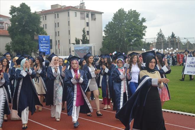 UŞAK ÜNİVERSİTESİNDE MEZUNİYET COŞKUSU