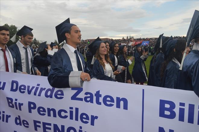 UŞAK ÜNİVERSİTESİNDE MEZUNİYET COŞKUSU