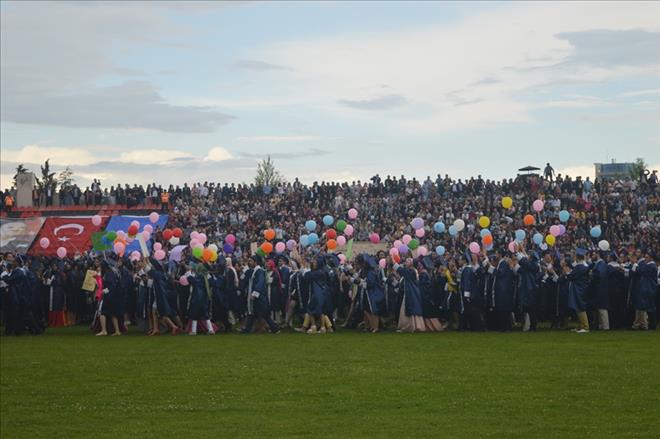 UŞAK ÜNİVERSİTESİNDE MEZUNİYET COŞKUSU