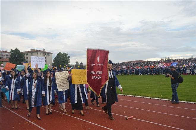 UŞAK ÜNİVERSİTESİNDE MEZUNİYET COŞKUSU