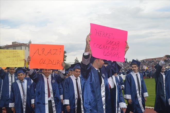 UŞAK ÜNİVERSİTESİNDE MEZUNİYET COŞKUSU