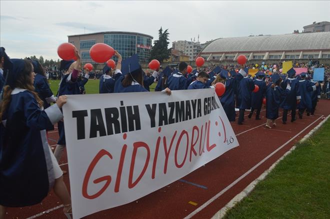 UŞAK ÜNİVERSİTESİNDE MEZUNİYET COŞKUSU