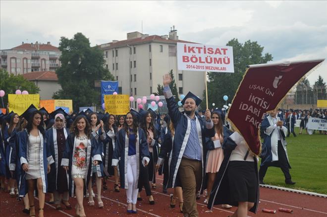 UŞAK ÜNİVERSİTESİNDE MEZUNİYET COŞKUSU