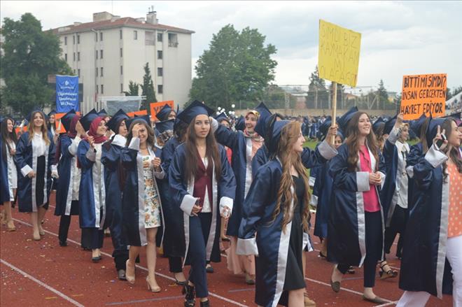 UŞAK ÜNİVERSİTESİNDE MEZUNİYET COŞKUSU