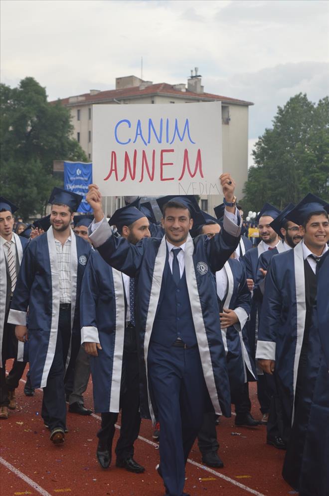 UŞAK ÜNİVERSİTESİNDE MEZUNİYET COŞKUSU