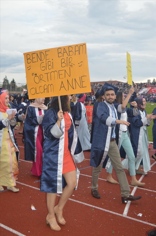UŞAK ÜNİVERSİTESİNDE MEZUNİYET COŞKUSU