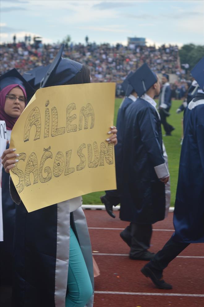 UŞAK ÜNİVERSİTESİNDE MEZUNİYET COŞKUSU