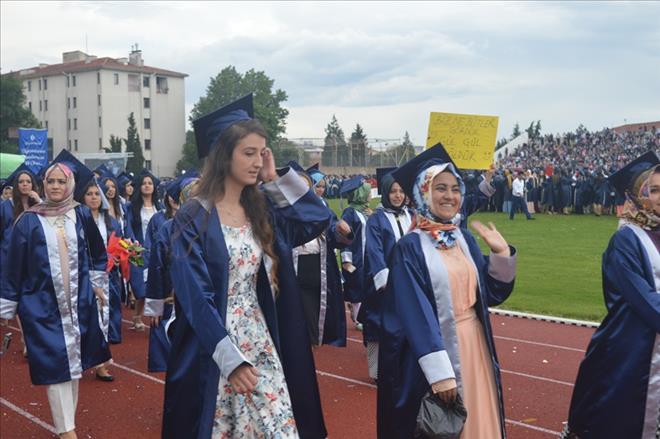 UŞAK ÜNİVERSİTESİNDE MEZUNİYET COŞKUSU
