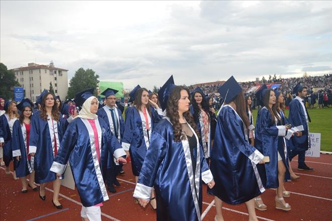 UŞAK ÜNİVERSİTESİNDE MEZUNİYET COŞKUSU