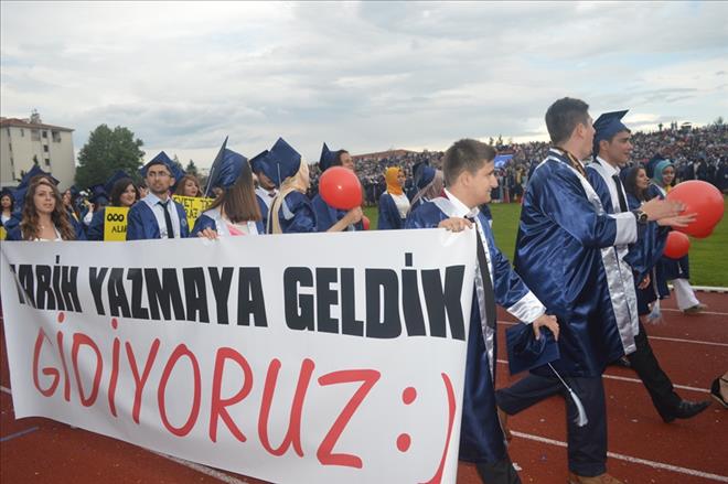 UŞAK ÜNİVERSİTESİNDE MEZUNİYET COŞKUSU
