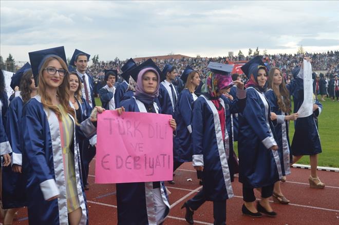 UŞAK ÜNİVERSİTESİNDE MEZUNİYET COŞKUSU