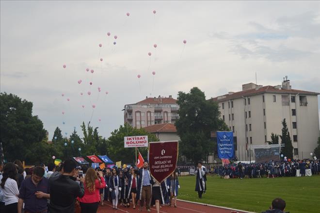 UŞAK ÜNİVERSİTESİNDE MEZUNİYET COŞKUSU