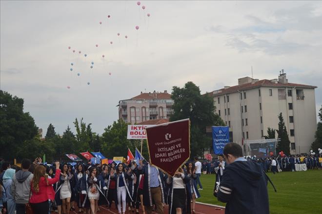 UŞAK ÜNİVERSİTESİNDE MEZUNİYET COŞKUSU