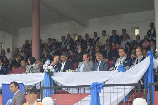 UŞAK ÜNİVERSİTESİNDE MEZUNİYET COŞKUSU