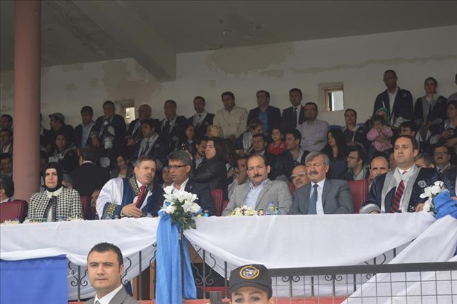 UŞAK ÜNİVERSİTESİNDE MEZUNİYET COŞKUSU