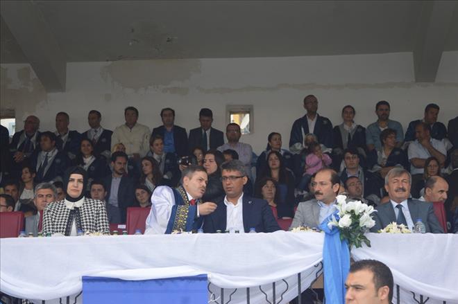 UŞAK ÜNİVERSİTESİNDE MEZUNİYET COŞKUSU