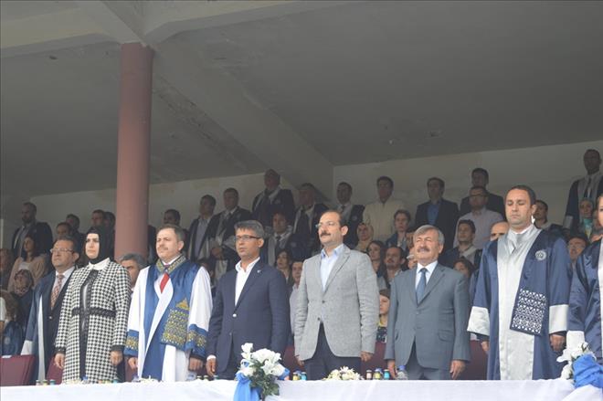 UŞAK ÜNİVERSİTESİNDE MEZUNİYET COŞKUSU