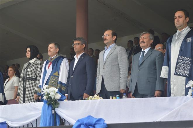 UŞAK ÜNİVERSİTESİNDE MEZUNİYET COŞKUSU