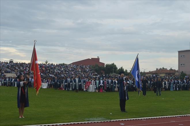 UŞAK ÜNİVERSİTESİNDE MEZUNİYET COŞKUSU