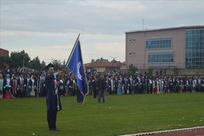UŞAK ÜNİVERSİTESİNDE MEZUNİYET COŞKUSU