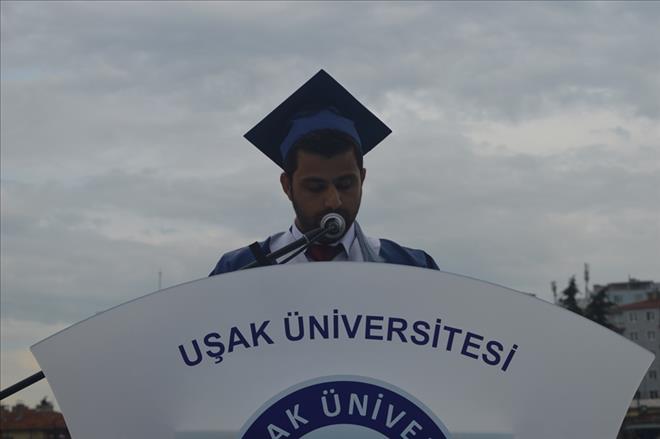 UŞAK ÜNİVERSİTESİNDE MEZUNİYET COŞKUSU