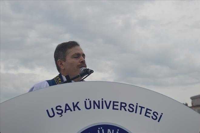UŞAK ÜNİVERSİTESİNDE MEZUNİYET COŞKUSU