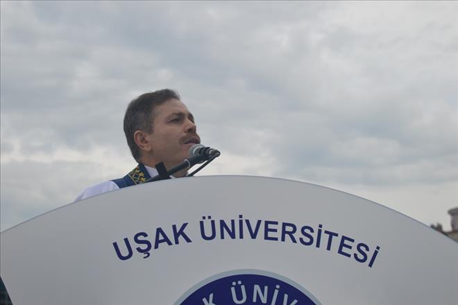 UŞAK ÜNİVERSİTESİNDE MEZUNİYET COŞKUSU