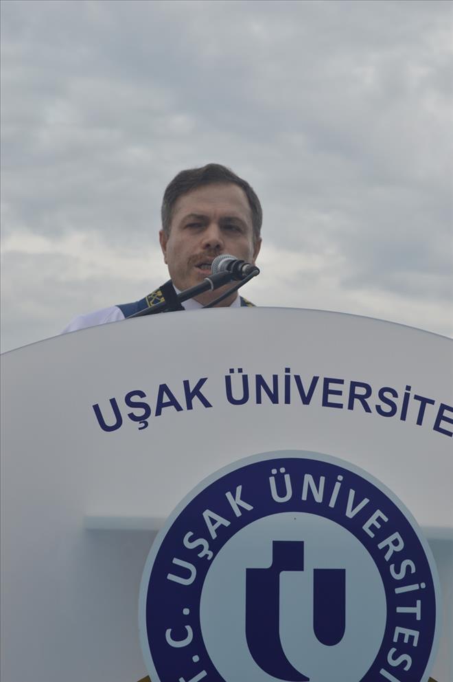 UŞAK ÜNİVERSİTESİNDE MEZUNİYET COŞKUSU