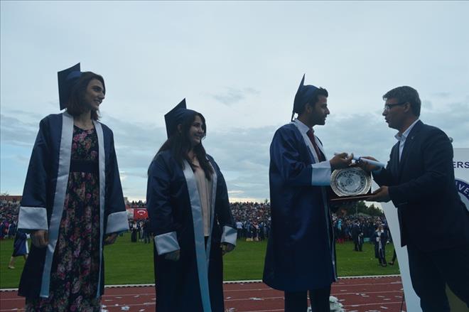 UŞAK ÜNİVERSİTESİNDE MEZUNİYET COŞKUSU