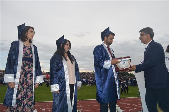 UŞAK ÜNİVERSİTESİNDE MEZUNİYET COŞKUSU