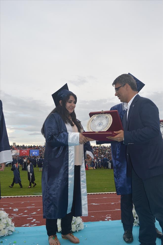UŞAK ÜNİVERSİTESİNDE MEZUNİYET COŞKUSU