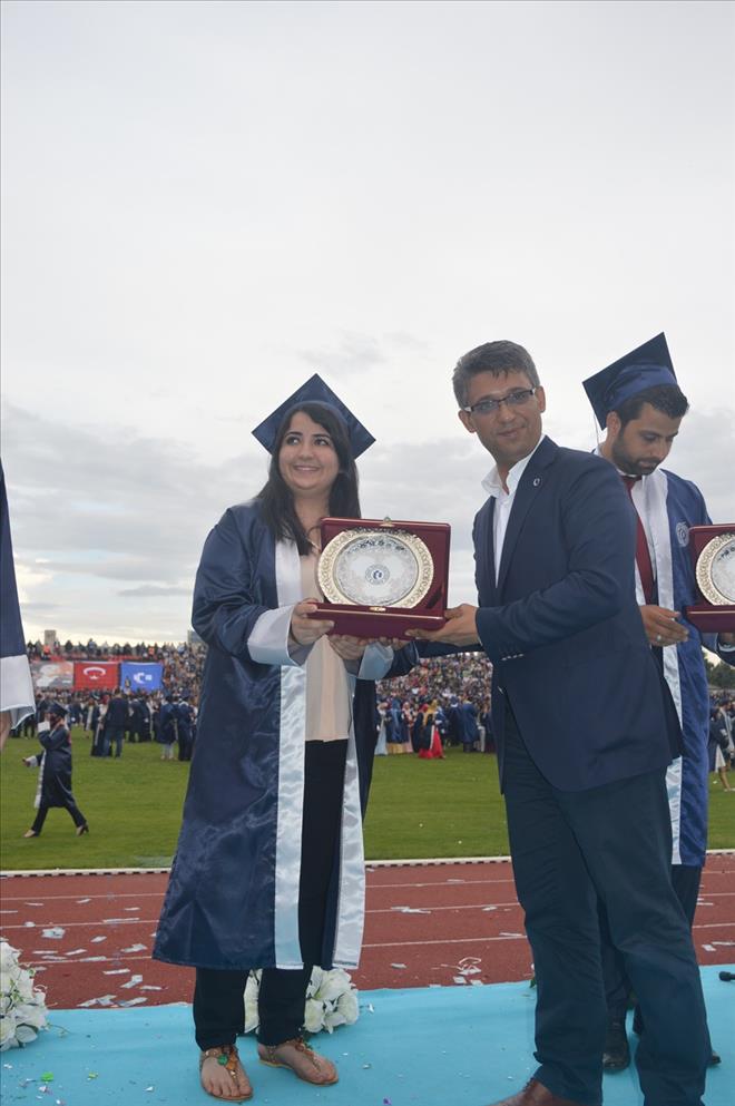 UŞAK ÜNİVERSİTESİNDE MEZUNİYET COŞKUSU