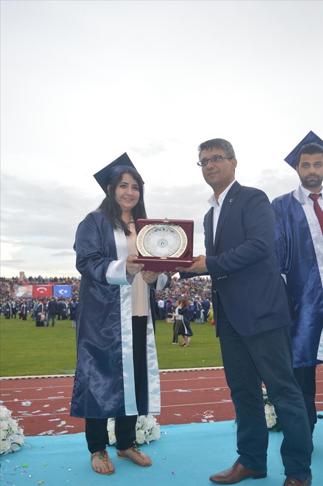 UŞAK ÜNİVERSİTESİNDE MEZUNİYET COŞKUSU